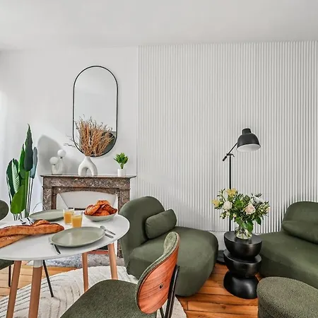 Close To Center I Eiffel Tower View Paris