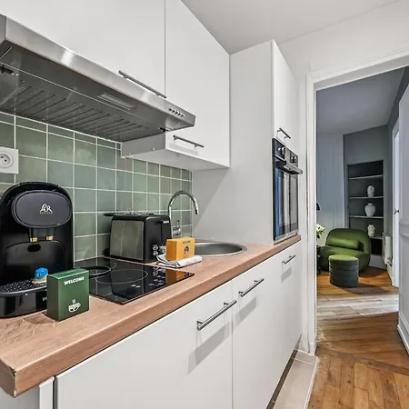 Close To Center I Eiffel Tower View Apartment *