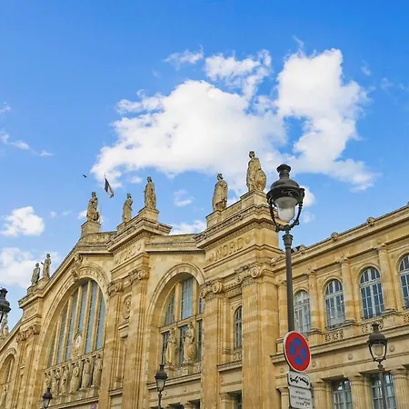 Close To Center I Eiffel Tower View * Paris