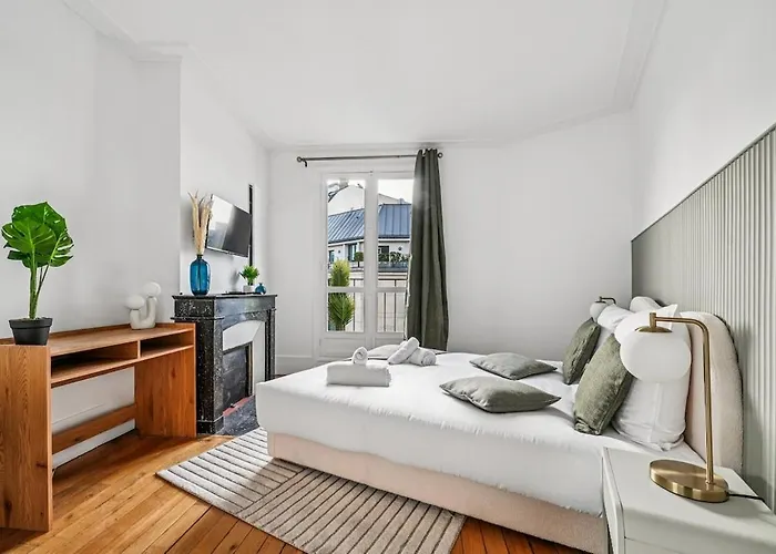 Apartment Close To Center I Eiffel Tower View *