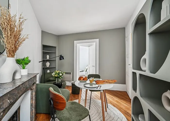 Apartment Close To Center I Eiffel Tower View