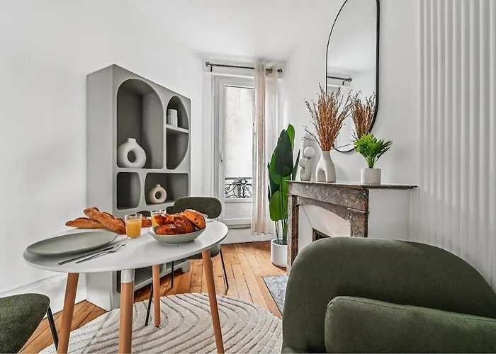 Close To Center I Eiffel Tower View Apartment *