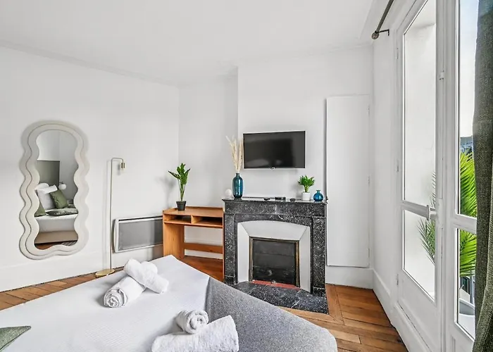 Close To Center I Eiffel Tower View Apartment