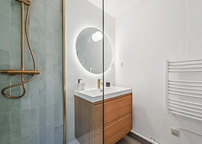 Close To Center I Eiffel Tower View Apartment *