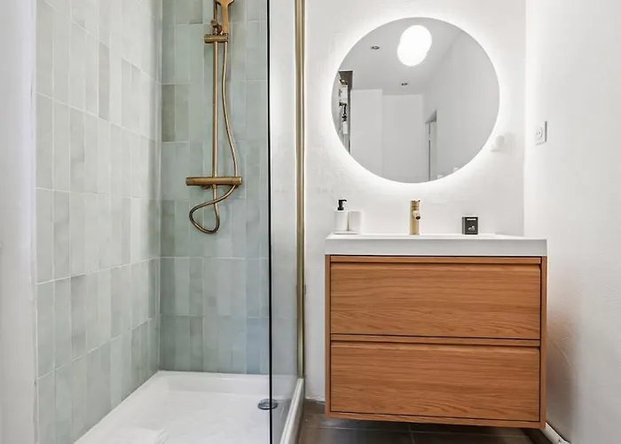 Close To Center I Eiffel Tower View Apartment