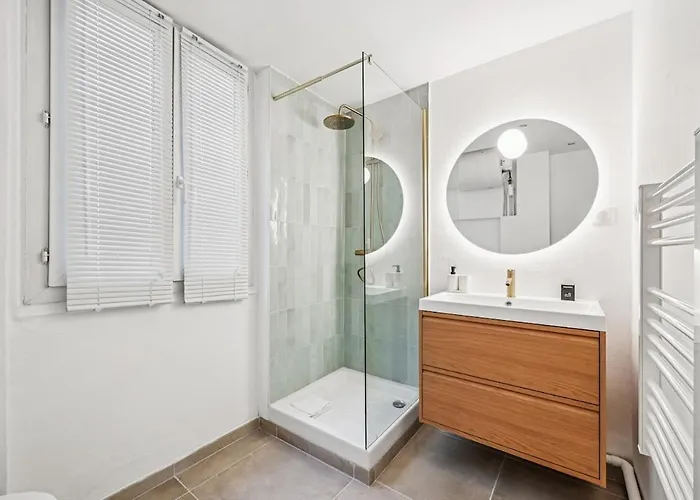 Close To Center I Eiffel Tower View Apartment